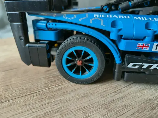 Bricks 42123 McLaren Senna GTR wheels