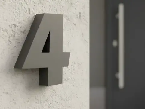 Hausnummer 4 (Plaqueo MAX) | Modular & Massiv