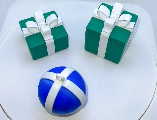 Christmass tree Decorations_Gift Box and Ball