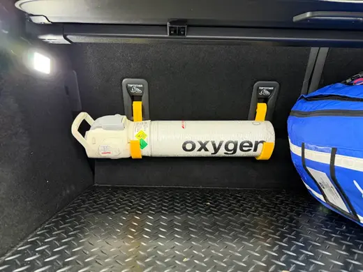 Oxygen cylinder isofix mount