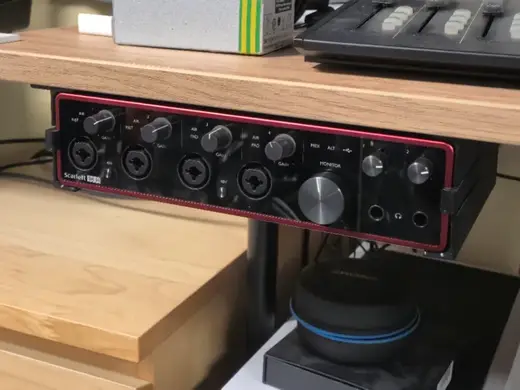 Tabletop mount Focusrite Scarlett 18i8 3rd Gen