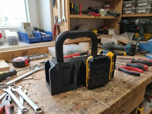 DeWALT 18V/20V 6-Battery Organizer