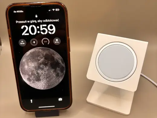 Phone stand - iPhone 17, 16, 15, 14, 13 - holder