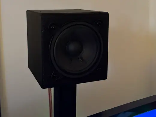 Lautsprecher mit Monitorarmhalterung