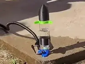 Foguete com garrafa PET (500ml) com lançador