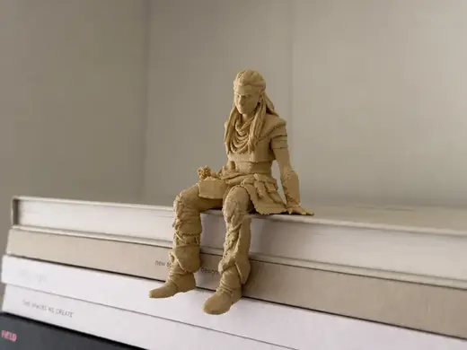 Aloy Sitting on Shelf Figure | Horizon Miniature