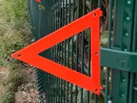 Panel fence 5mm spacer/road sign