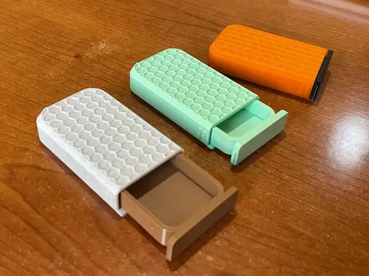 mini box with hexagonal pattern, with sliding lid