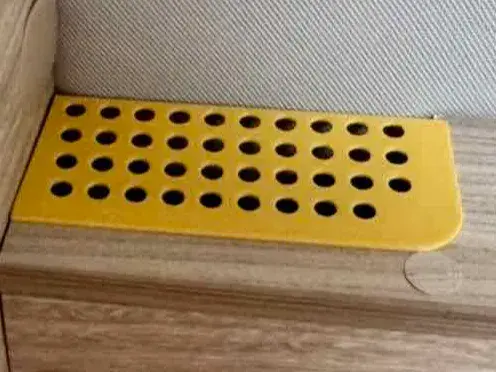 Kleines Gitter rechtes Bett Knaus Van-Ti 650 MEG