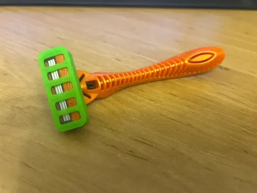 Travel cover BIC hybrid disposable shaver razer