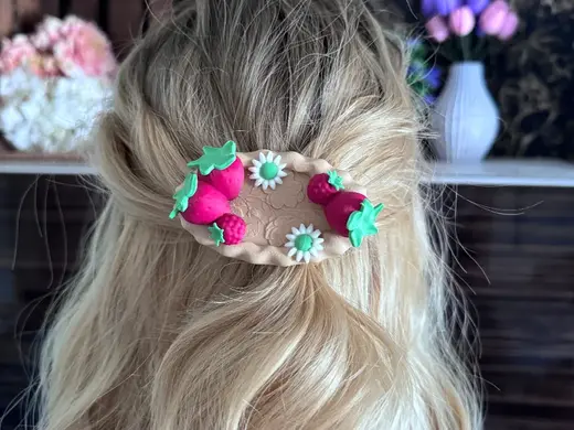 Haarschmuck – Haarbrosche Erdbeer Obstkorb