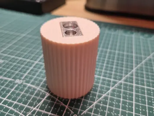 Pencil sharpener for make-up