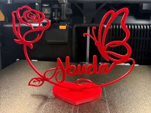 Soporte con rosa y mariposa con nombre Abuela