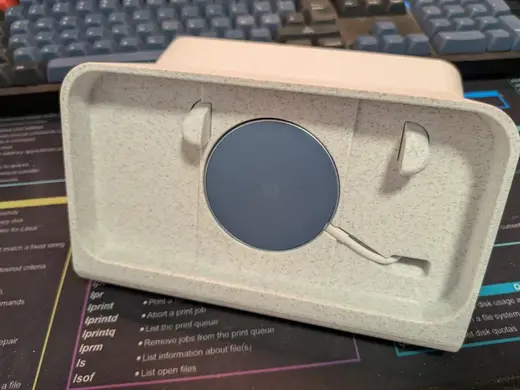 Pixel10 Dock (with rhinoshield case)