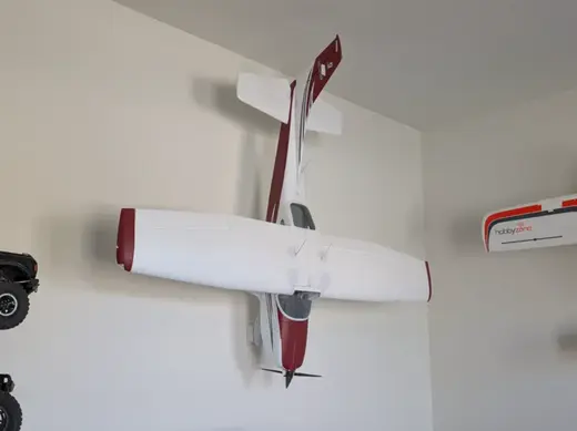 Wall mount for FMS Cessna 182 1500mm RC Plane