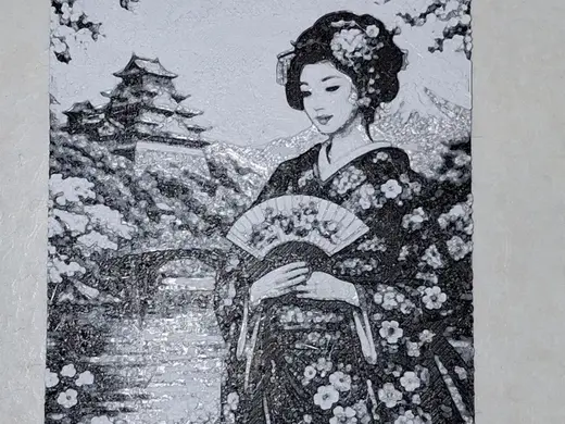 Geisha sous cerisier en fleur
