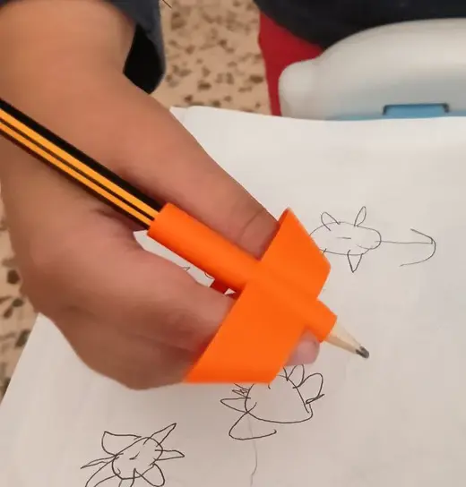 Pen holder, writing aid. Ayuda sujeción de lápiz