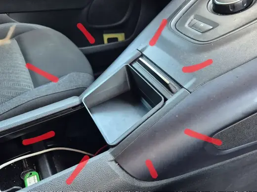 Peanut tray for Peugeot Rifter middle console