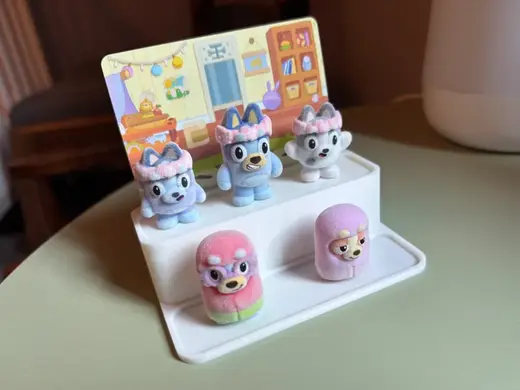 Bluey Fuzzies Figure Display Stand