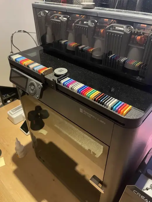 Filament swatch holder
