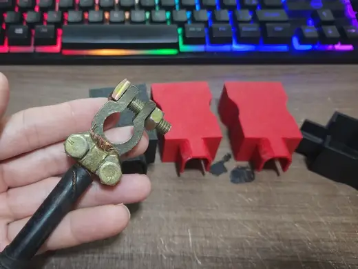 Proteção para terminal de bateria automotiva