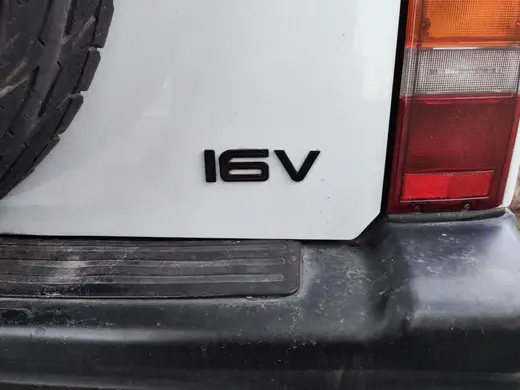 Suzuki Vitara MK1 16V Cover Logo – OEM 1:1 Replica