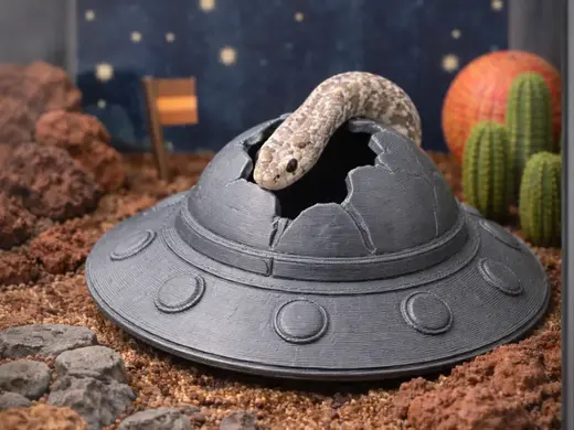Crashed UFO Hide – Space-Themed Enclosure Décor