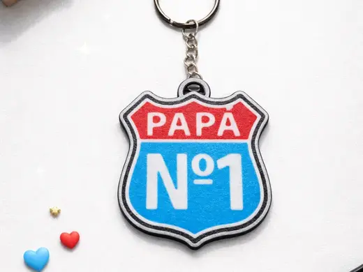 "PAPA N°1” keychain