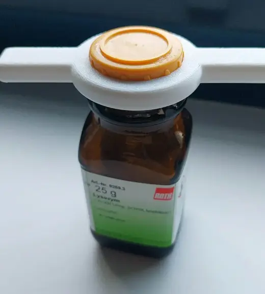 Chemical screw cap helper