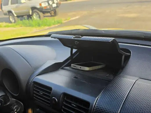 MR2 Spyder Wireless Charging Pad