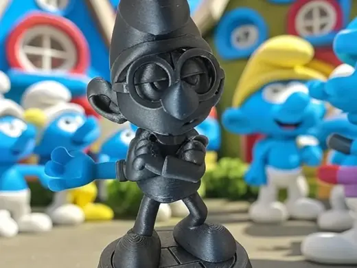 Schtroumpf à Lunettes bras croisés