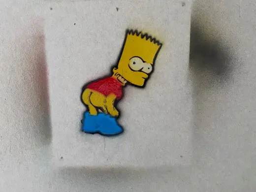 Stencil murales con vernice spray multicolore