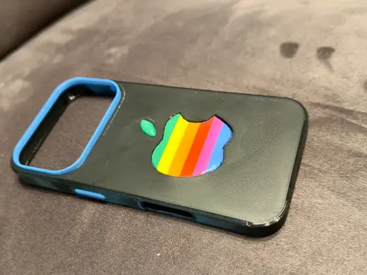Cover iPhone 17 Pro – Classic Apple Rainbow Logo