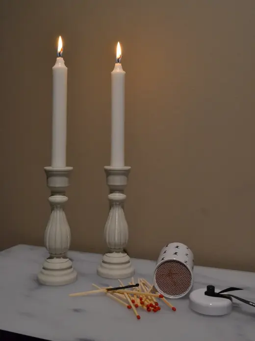 Roman style crown candle holder