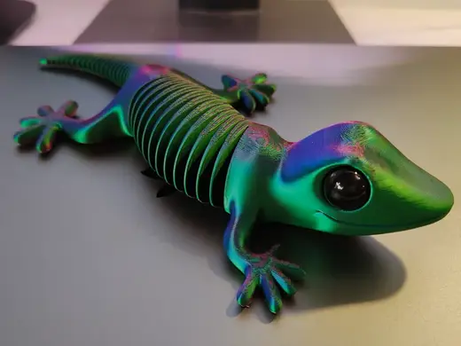 Large flexi gecko with magnetic feet & marble eyes