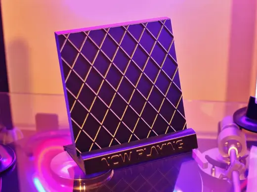 Massive vinyl holder - NOW PLAYING