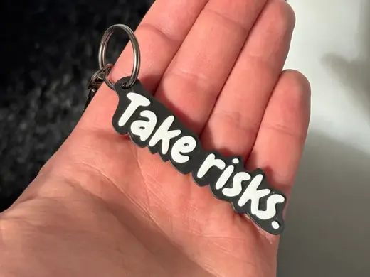 Keychain "Take risks."