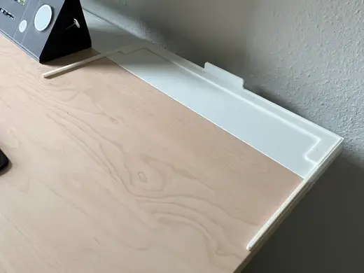 Halterung für ELLOVEN Monitorerhöhung von IKEA