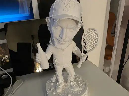 Tennisspieler mit Bier