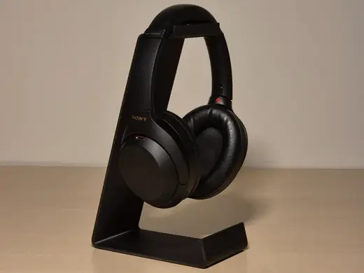 Minimalistic Headphone Stand 01