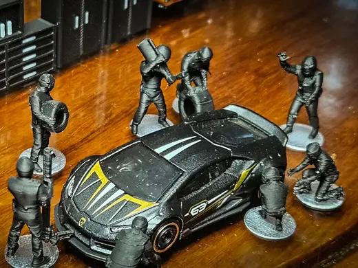 1:64 Scale Pit Crew 8 Man Strong