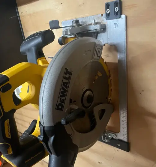 Dewalt Handkreissäge Wandhalterung DCS570