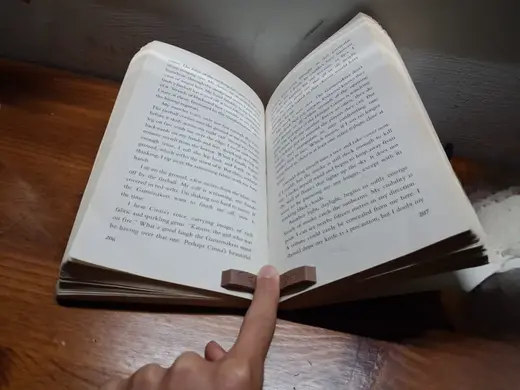 "I <3 reading" book spread
