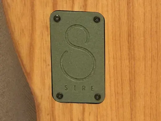 Sire Marcus Miller v7 2nd gen 4-string battery lid