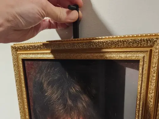 Picture hanging tool