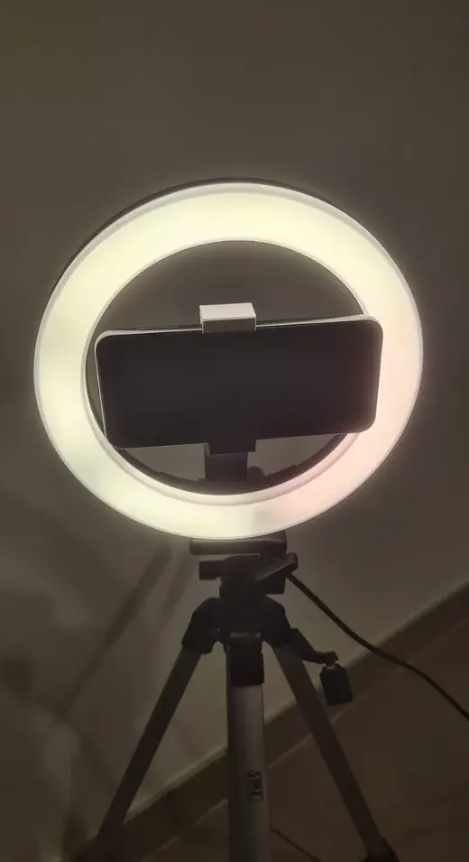 Selfie Ring Light - Phone holder - tripod mounted