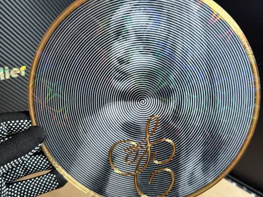 Vinyle déco illusion optique Sabrina Carpenter