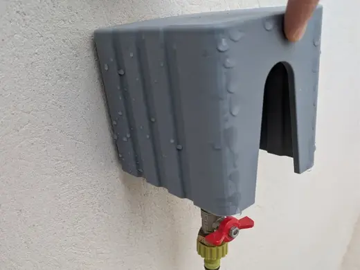 Capot rotatif cache robinet jardin