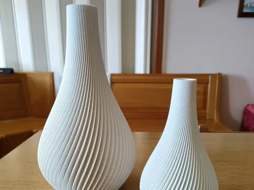 Twist vase 24cm height