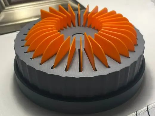 Rotaiting Outer Radius Display
